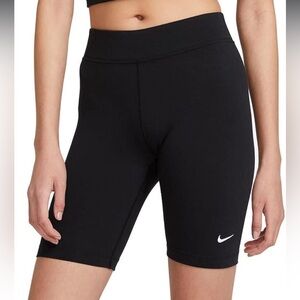 Nike Sportswear Essentials Black 10” Mid-Rise Biker Shorts - Women’s Small